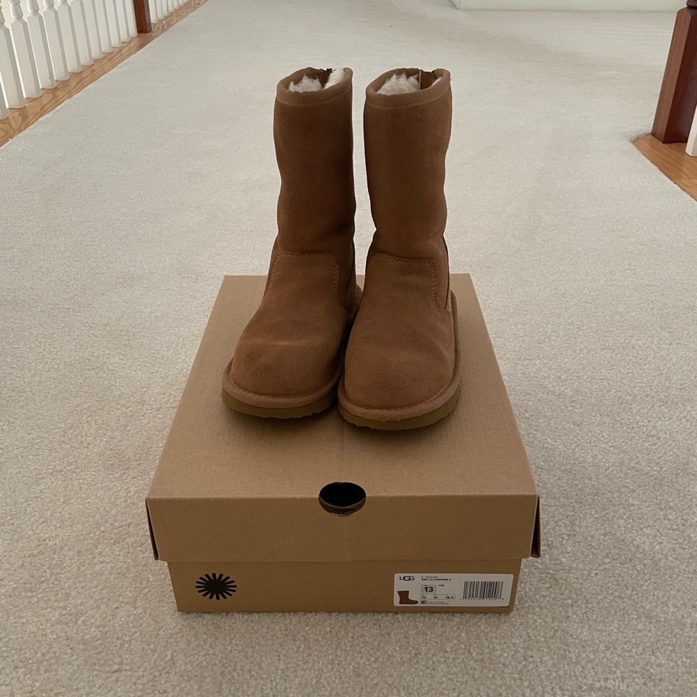Kids Uggs in Size 13 in Chestnut with Zip Backs (Lil Sunshine II)